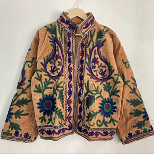 Chaqueta de Terciopelo Bordada a Mano Estilo Boho Suzani para Mujer, Chaqueta Corta Étnica con Diseño Floral, Colección Boutique - Product Image 1