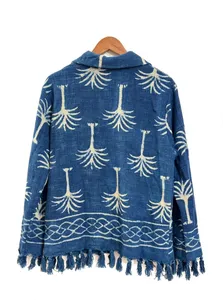 Chaqueta de Mujer en Algodón Azul Índigo con Estampado de Palmeras, Cuello Camisero y Dobladillo con Flecos - Product Image 6