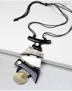 Elegante Collar de Cuerno con Colgante de Diseño Moderno, Perfecto para Realzar Atuendos Formales y Estilos de Moda para Ocasiones Especiales - Product Image 3