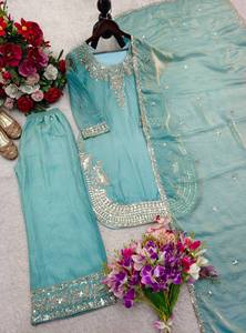 Lancement d'un nouveau design tendance : Ensemble prêt-à-porter en soie avec haut, palazzo et dupatta - Product Image 5