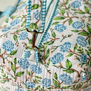 Sac de voyage matelassé à imprimé floral avec fermeture éclair, motif bleu-vert, sac de week-end portable - Product Image 4