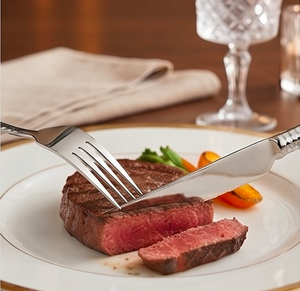 Ensemble de couverts minimalistes en argent avec manche texturé, élégants ustensiles de table en acier inoxydable pour la salle à manger moderne, la cuisine et la table. - Product Image 4
