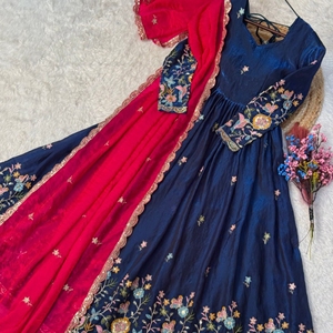 Nueva Colección de Vestidos Anarkali con Bordado Zari, Salwar Kameez de Seda para Bodas y Fiestas, Modelo Fancy - Product Image 4