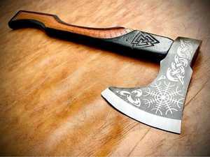 Hache viking en acier carbone forgé à la main, manche en bois de rose, hache de camping à barbe, fourreau en cuir - Product Image 2