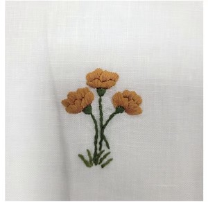 Serviette de cocktail personnalisée en lin brodé de fleurs, pliée, 6*9 pouces, réutilisable, avec ourlet festonné, pour bar à domicile et événements - Product Image 3