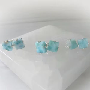 Boucles d'oreilles clous en larimar brut, larimar naturel, argent sterling, bijoux fins faits à la main, fournisseur en gros - Product Image 1