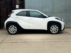 OFERTA JUSTA 2024 AYGO X 1.0 VVT-I PURE CVT - Product Image 4