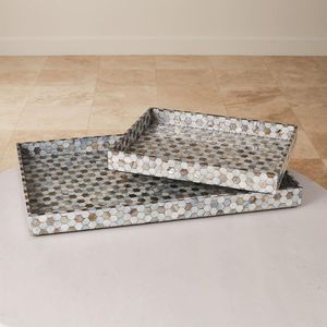Plateau moderne en nacre avec motifs de mosaïque de coquillages sophistiqués pour un service de luxe, décoratif et destiné à l'hôtellerie - Product Image 4