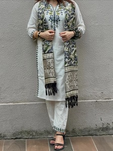 Ensemble haut et pantalon en coton Khadi traditionnel pour femmes, imprimé, avec dupatta, coupe régulière, longueur standard, décontracté, pour fêtes, Inde, Pakistan, recyclé - Product Image 2