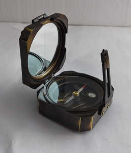 Boussole prismatique en laiton massif avec lentille de visée miroir, style boussole de poche octogonale - Product Image 5