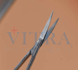 Tijeras Iris Supercut TC con mango chapado en oro – Tijeras quirúrgicas de precisión - Product Image 2