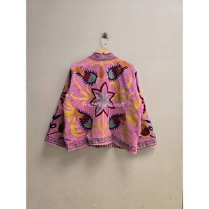 Chaqueta de Terciopelo Rosa Bebé, Chaqueta con Bordado Uzbeko, Chaqueta Corta Cosida a Mano, Chaqueta Estilo Boho Chic con Dos Bolsillos Laterales - Product Image 5