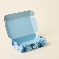 Boîte d'expédition en carton ondulé personnalisée avec impression couleur CMYK, matériaux recyclés, résistante à l'écrasement, pelliculage brillant, gaufrage, pour chaussettes en fourrure