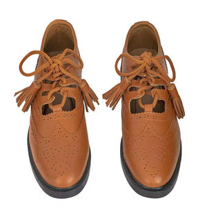 Zapatos Brogue Ghillie Escoceses al por Mayor con Empeine de Cuero Marrón, Suela de Goma y Cordones Largos con Borlas - Product Image 1