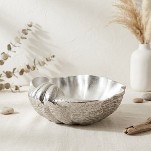 Bol décoratif moderne en aluminium noir mat, bol de service irrégulier martelé avec bord festonné pour table d'hôtel de luxe - Product Image 2
