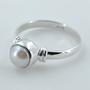 แหวนมุกน้ำจืด เงินแท้ 925 ของขวัญสำหรับเธอ แหวนแบบฝังมุก งานแฮนด์เมด - Product Image 4