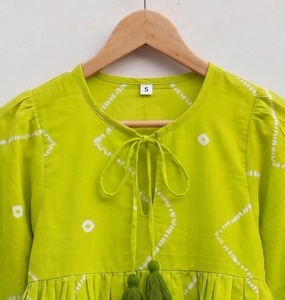 Blusa Boho Verde Lima para Mujer con Lazos Delanteros, Mangas Abullonadas, Estampado Geométrico, Algodón Tejido Transpirable, Cuello en V de Encaje, Holgada - Product Image 3