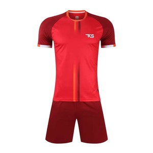 Tenue de football légère et respirante, en promotion, idéale pour les activités sportives scolaires et les clubs. - Product Image 1