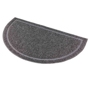 Tapis en PVC semi-circulaire anthracite 59 x 35 cm pour litière pour chat et accessoires - Product Image 1