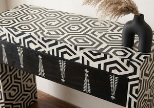 Table console de luxe à incrustations géométriques en os, avec pieds noirs et blancs, pour entrée et salon moderne - Product Image 5