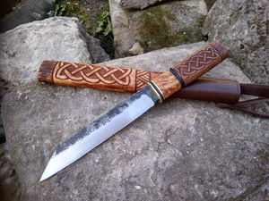 Cuchillo de Chef Vikingo Ambidiestro Hecho a Mano con Funda de Cuero y Madera, Forjado en Acero al Carbono, Seax Nórdico Moderno para Bushcraft - Product Image 6