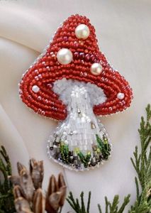 Broche bordado a mano con cuentas, diseño artesanal elegante y adornado con cuentas, broche bordado a mano de primera calidad. - Product Image 2