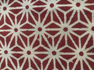 ผ้าฝ้ายพิมพ์ลายบล็อกสีแดงขาว – ลายดาวเรขาคณิตแบบตาข่าย ผ้าฝ้ายอินเดียสำหรับชุดเดรสและเครื่องแต่งกาย - Product Image 2