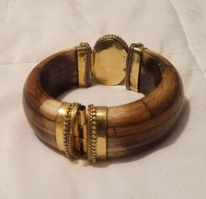 Pulsera de hueso natural hecha a mano para hombres y mujeres, pulsera de hueso tallado de origen ético con diseño tribal a bajo precio. - Product Image 5