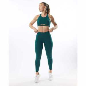 Conjunto Deportivo Verde con Top Halter y Leggings de Cintura Alta con Detalle Recortado - Product Image 4