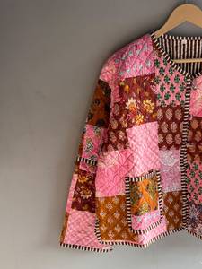 Veste matelassée patchwork florale pour femme, col mandarin, manches longues, poches imprimées, rembourrage en coton tissé, longueur standard, cadeau - Product Image 2