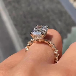 Anillo de compromiso de moissanita con corte radiante alargado, plata de ley 925, halo oculto, pavé, anillo de aniversario, joyería de boda - Product Image 6