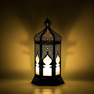 Portavelas Marroquí de Metal Lujoso Hecho a Mano para Decoración de Mesa en Ramadán 2026 - Product Image 3