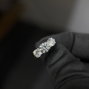Anillo Clásico de Diamantes de Tres Piedras, 1 Ct en el Centro, 0.75 Ct Laterales, Oro Blanco de 14K, Certificado IGI, Corte Brillante Redondo, Anillo de Compromiso para Mujer - Product Image 1