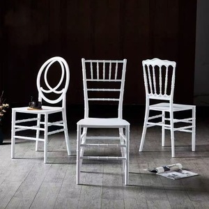 Elegante Sedia Chiavari in Resina per Cerimonie Nuziali, Noleggio Eventi in Hotel e Sedute per Feste all'Aperto - Product Image 2