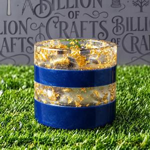 Vase à fleurs en résine bleu et blanc avec feuille d'or, décoration de table unique et glamour, fait main - Product Image 6