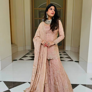 Ensemble moderne de fête TOP SHARARA DUPATTA en soie lourde brodée, longueur genou - Product Image 1