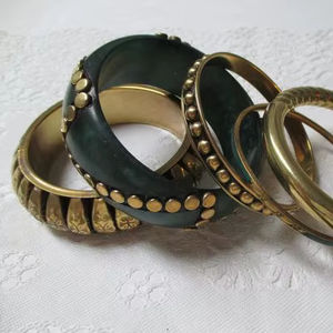 Bracelet en bois pentagramme rétro, design large et exagéré avec rivets, fait main, étanche, couleur naturelle, accessoire unisexe moderne - Product Image 3