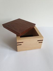 Boîte de rangement à thé en bois naturel avec compartiments, organisateur de sachets de thé fait main pour le thé vert, les tisanes et les différents types de thé - Product Image 2