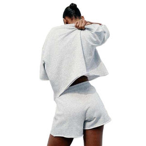 Ensemble T-shirt et short pour femme avec logo personnalisé, vente flash, séchage rapide, nouveau style imprimé, style streetwear pour femme - Product Image 3