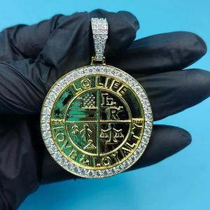 จี้เหรียญหรูหราประดับเพชรโมอิสซาไนต์ ดีไซน์ฮิปฮอป ชุบเงิน ความใสระดับ VVS เครื่องประดับโดดเด่นสำหรับทุกเพศ - Product Image 1
