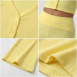 Ensemble de yoga jaune 2 pièces, haut court à col en V, pantalon long taille haute, couleur unie, respirant, spandex, polyester, vêtements de sport pour femmes - Product Image 4