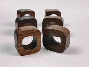 Anneau de serviette en bois artisanal et durable, conçu pour une mise en scène de table d'inspiration bohème, une réception de mariage et une fête de famille - Product Image 3