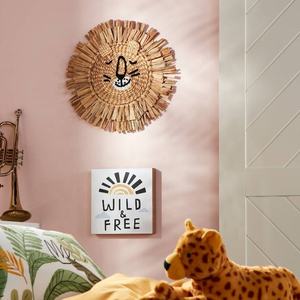 Artisanat artisanal : Décoration murale Lion couché en jacinthe d'eau |   Décoration de crèche durable |   Décoration de chambre d'enfant style bohème - Product Image 3