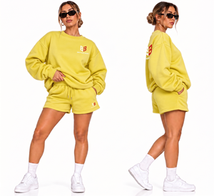 Ensemble de survêtement jaune moutarde pour femme : sweat-shirt à col rond et short de survêtement, coupe oversize, avec logo personnalisé, en molleton, épaules tombantes, idéal pour l'été - Product Image 6