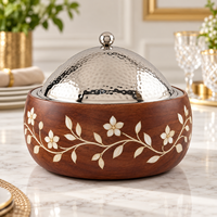 Casserole ronde en bois moderne de luxe avec couvercle en acier inoxydable martelé isolant et incrustation de nacre, écologique