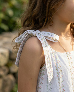 Vestido de Verano Premium para Niñas, Blanco, de Algodón, con Rayas Florales, Tirantes, Sin Mangas, Cómodo, para Compradores de Ropa Infantil - Product Image 6