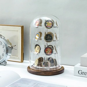 Boîte de présentation de pièces de monnaie en acrylique avec base en bois, forme cylindrique, design minimaliste transparent pour le rangement des objets de collection - Product Image 3