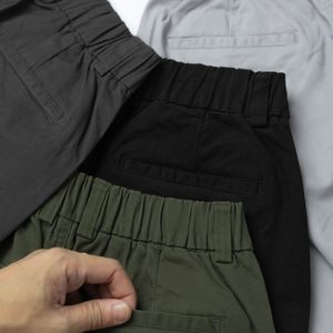 กางเกงขาสั้นเบอร์มิวดาผู้ชาย TST 4112 สีกากี สไตล์ลำลอง ระบายอากาศได้ดี เป็นมิตรกับสิ่งแวดล้อม แห้งเร็ว ผ้าแคนวาส วาดลายด้วยมือ เอวกลาง ซิปหน้า ลาย Lados ด้านหลัง - Product Image 2