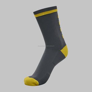 OEM logotipo personalizado hombres Pilates antideslizante calcetín antideslizante fútbol deporte fútbol agarre calcetines equipo alto temporada de invierno al por mayor - Product Image 3