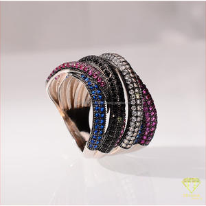 Bague triple rangée en argent sterling 925 avec diamants Moissanite et détails en pierres colorées – Bijoux de mode pour les détaillants - Product Image 2